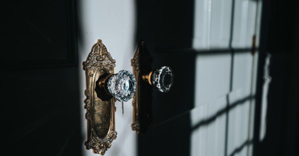locksmith hands door — Bradenton Locksmith Pro
